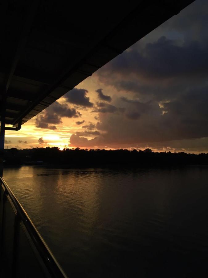 Hotel Le-Shore Kuala Selangor Bagian luar foto